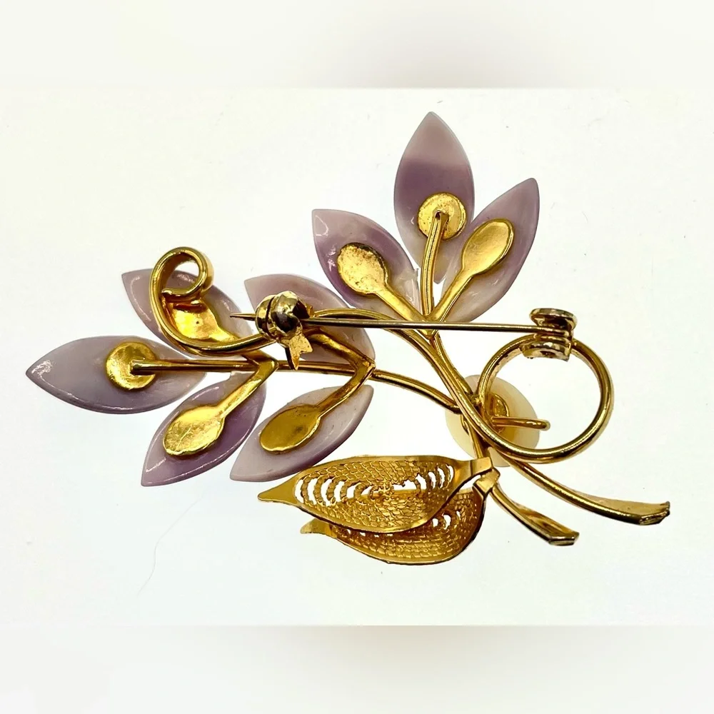 Vintage Shell Floral Design Brooch Gold Tone Pin Bouquet - Picture 4 of 6